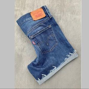 Button-fly Levi’s 501 Cut-off Blue Jean Shorts